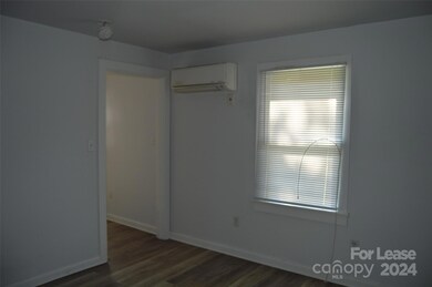 517 S Elm St, Statesville, NC 28677 - photo 6