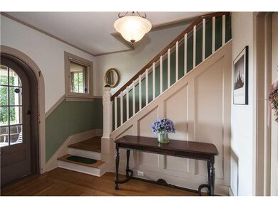 Entry/Foyer.