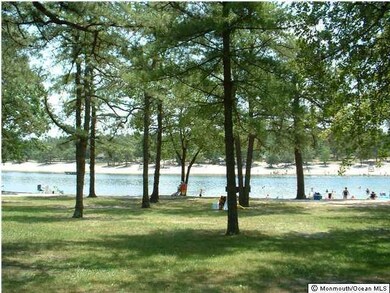 26B Maplewood Dr unit A, Whiting, NJ 08759 - photo 3