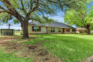 301 Texoma Dr, Whitesboro, TX 76273 - photo 5