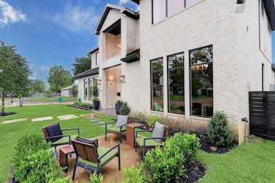 1614 Pine Chase Dr, Houston, TX 77055 - photo 4