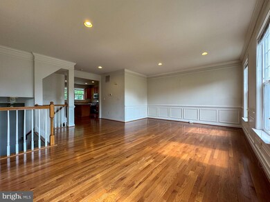 8173 Glade Bank Dr, Manassas, VA 20111 - photo 5