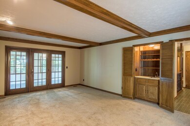 Fam. Room w/Wet bar