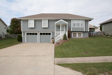 1606 Beau Dr, Raymore, MO 64083 - photo 2