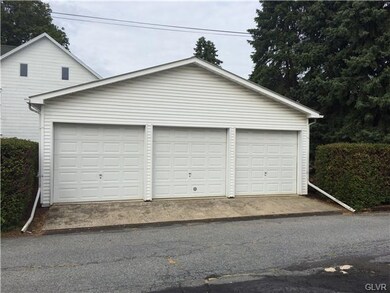 4329 Worman Ln, Whitehall, PA 18052 - photo 2