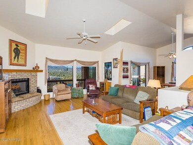 005_Living Room