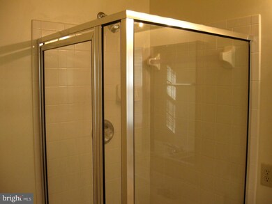 2000 Travis Point Ct, Odenton, MD 21113 - photo 4