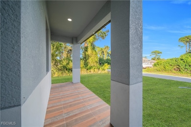 452/454 Loretta Ave S, Lehigh Acres, FL 33974 - photo 3