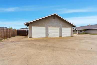 1349 S Liberty St, Visalia, CA 93292 - photo 7