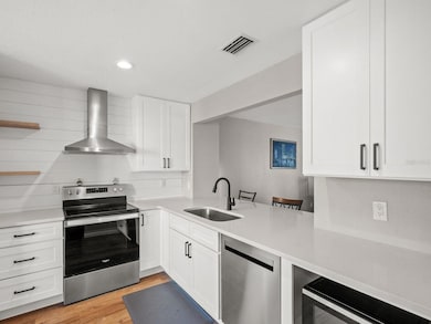 1722 Mill Run Cir, Tampa, FL 33613 - photo 4