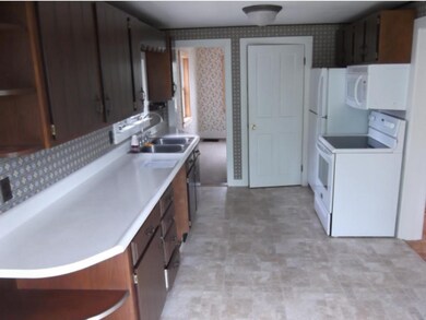 22 Academy St, Colebrook, NH 03576 - photo 4