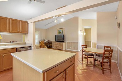 170 Greentree Cir_008H