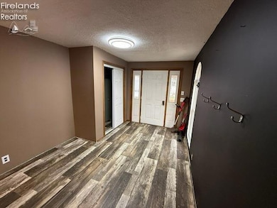 204 E 7th St, Sycamore, OH 44882 - photo 3