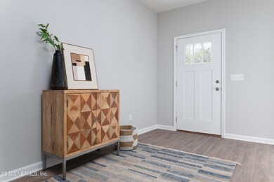 6117 Hyde Park Cir, Jacksonville, FL 32210 - photo 4