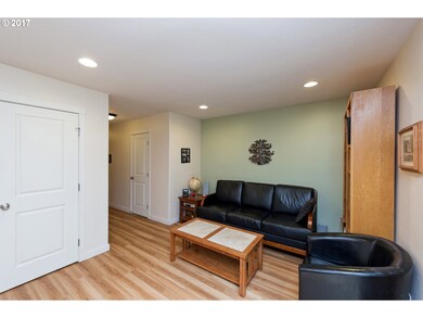 148 N Birch St, Canby, OR 97013 - photo 4