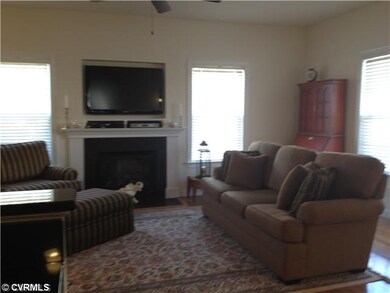 Den/Family/Great Room - Family Room