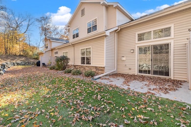 572 Cedar Bluffs Way, Slinger, WI 53086 - photo 6