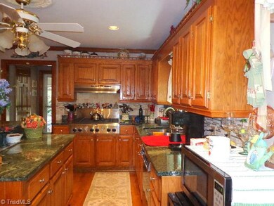 870 Newbern Ave, Asheboro, NC 27205 - photo 7