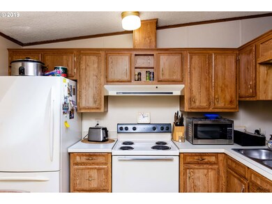 94880 Marcola Rd, Marcola, OR 97454 - photo 7