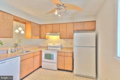 214 Allem Ln unit 214, Perkasie, PA 18944 - photo 4