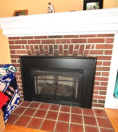 75 Quinapoxet Ln, Worcester, MA 01606 - photo 3