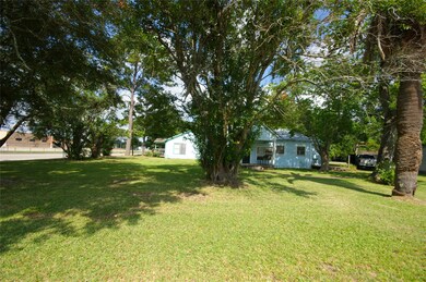 806 S 2nd St, Alvin, TX 77511 - photo 6
