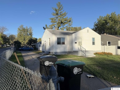 5302 N 39th Cir, Omaha, NE 68111 - photo 3