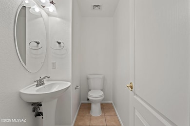 7-web-or-mls-8453 S Hunnic Dr-4