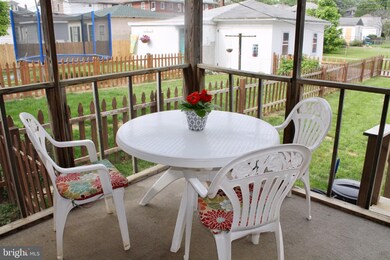 307 N Brobst St, Reading, PA 19607 - photo 4