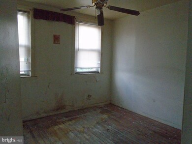 2829 Ridgewood Ave, Baltimore, MD 21215 - photo 4