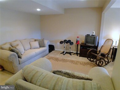 43 N Savanna Dr, Pottstown, PA 19465 - photo 5