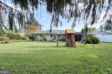 112 Robin Rd, Hershey, PA 17033 - photo 3