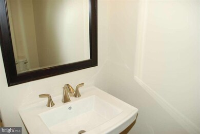 6113 Heron Pond Ct, Burke, VA 22015 - photo 2