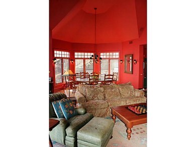 Great Room OPEN, AIRY GREAT ROOM WITH DINING ROOM 