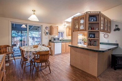 2155 NW 38th St Redmond OR-print-005-021