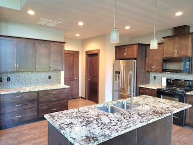 107 SE Regent Ave, Wilbur, WA 99185 - photo 4