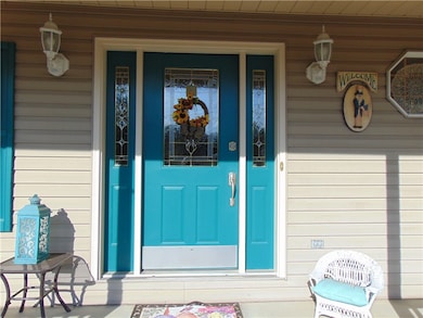 721 Vernon Dr, Belle Vernon, PA 15012 - photo 2