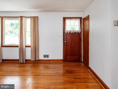 208 Hollins Ferry Rd S, Glen Burnie, MD 21061 - photo 6