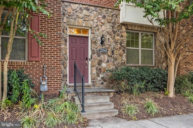 22569 Norwalk Square, Ashburn, VA 20148 - photo 2