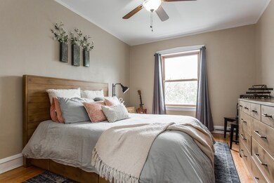 2051 W Ainslie St unit 3W, Chicago, IL 60625 - photo 4