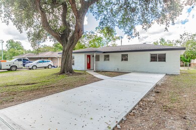 1303 College Dr, Alvin, TX 77511 - photo 2