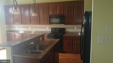 589 Cedar Spring St, Gaithersburg, MD 20877 - photo 2