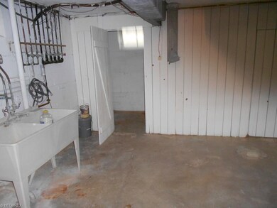 3481 Shannon Rd, Cleveland, OH 44118 - photo 4