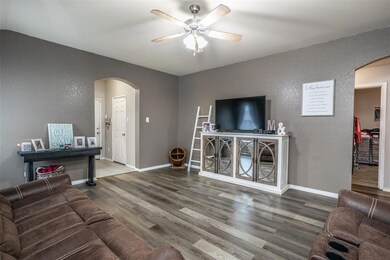 417 Glenwood St, Gainesville, TX 76240 - photo 4