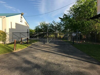 3250 Bingle Rd, Houston, TX 77055 - photo 5