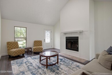 6-web-or-mls-312 Triple Crown Cir-6