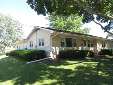 425 N Randolph St, Princeton, IL 61356 - photo 2