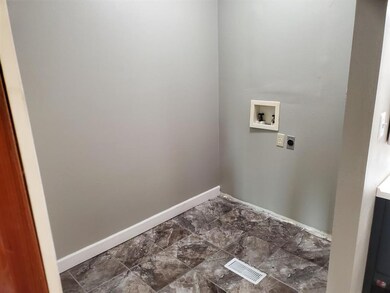 314 Maple St, Center Point, IA 52213 - photo 2