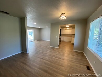 12707 S 124th East Ave, Broken Arrow, OK 74011 - photo 6