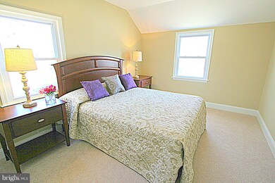 2400 Kent Village Dr, Hyattsville, MD 20785 - photo 7